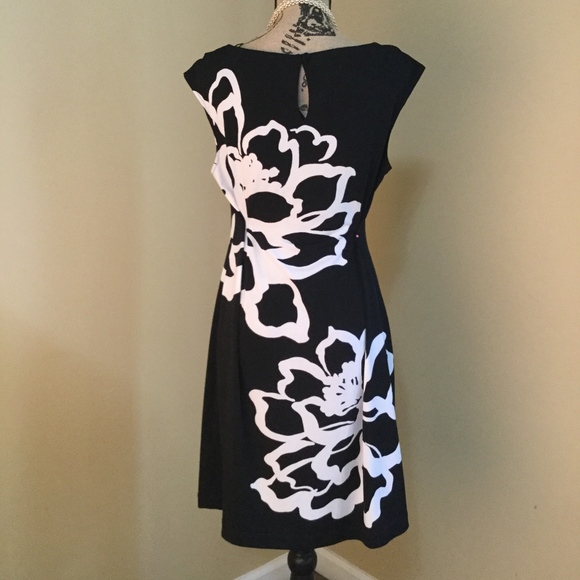 Dress - Picture 3 of 6